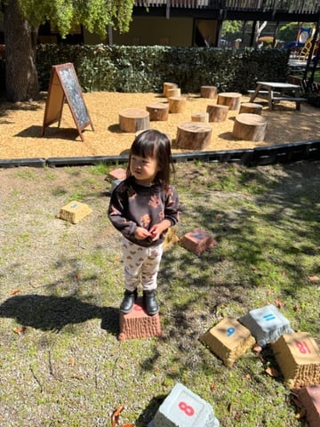 Kids_stepping_numbers